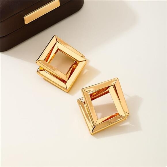 18K Gold-Plated Geometric Stud Earrings - Picture 3 of 5